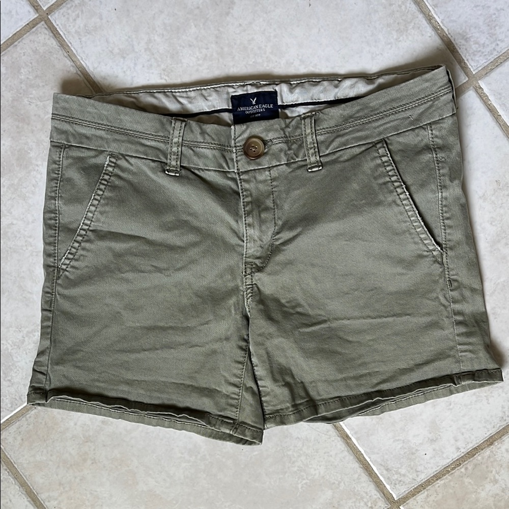 American Eagle Outfitters Green Cargo Shorts Classic Style
